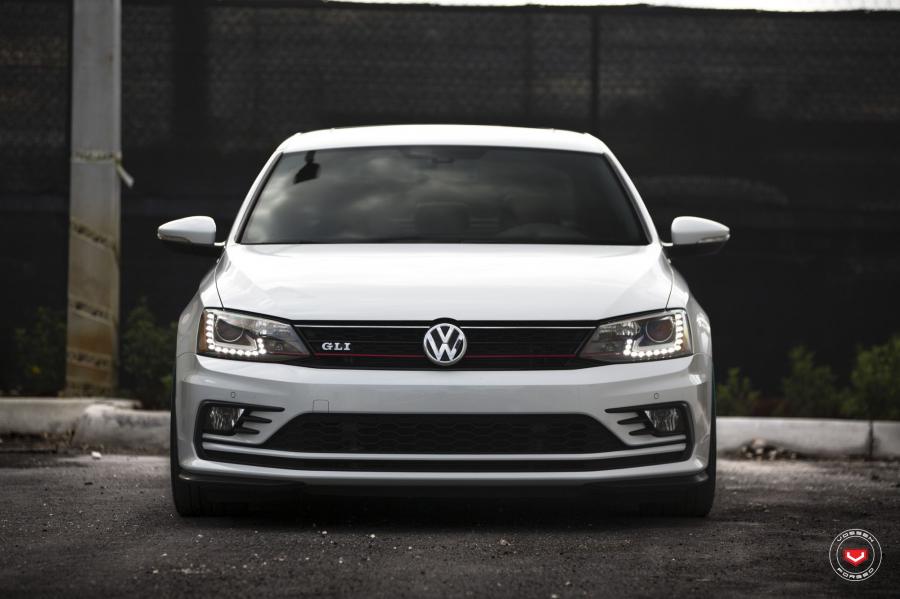  Volkswagen Jetta GLI on Vossen Wheels (LC-109T) 2018 года  (фото 9 из 23)